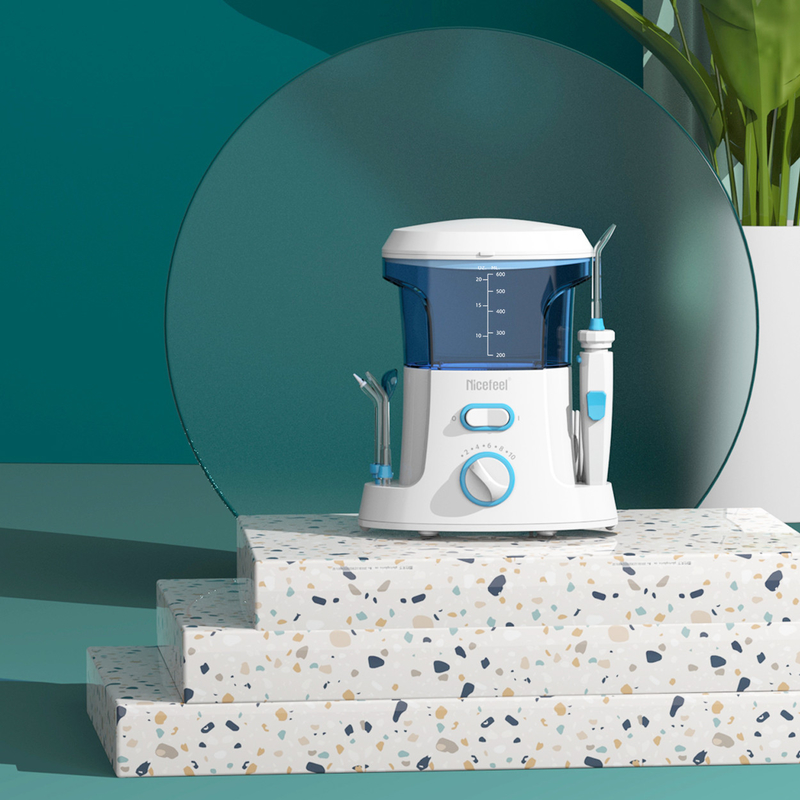 Flosser dentaire de l'eau réglable de l'ABS 600ml pour le bleu blanc de station thermale orale d'utilisation de famille