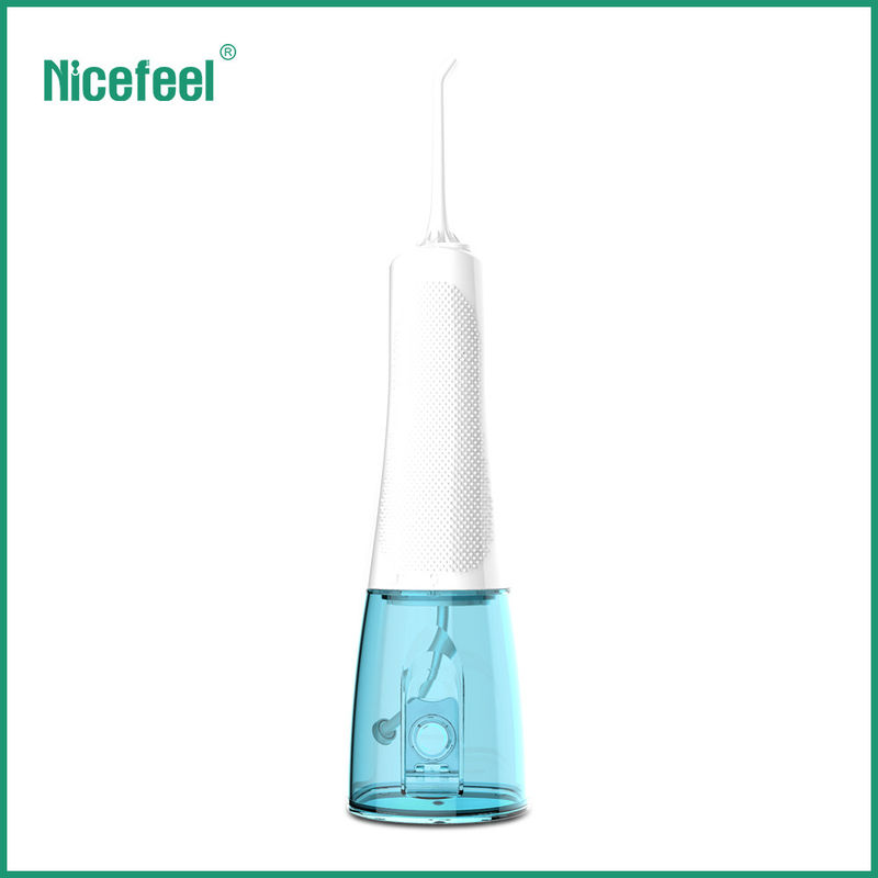 Réservoir d'eau sans fil détachable de Flosser 300ml de l'eau Irrigator oral tenu dans la main